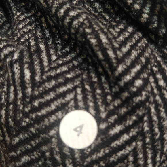 Lululemon size 4 High rise grey leggings - Picture 3 of 7